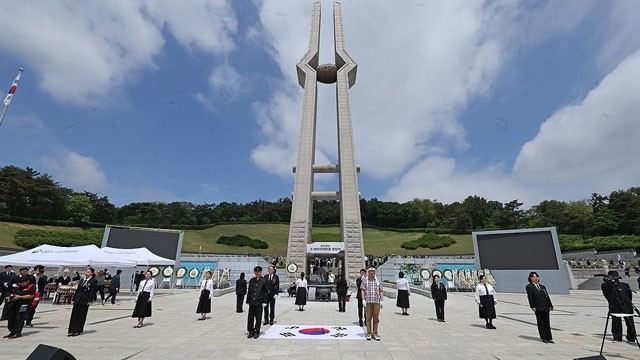 이주호 대행 “<b>오월 정신</b> 되살려 <b>국민통합</b> 길 열어야”