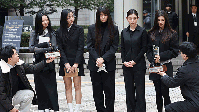 <b>뉴진스</b>-어도어 법정 공방…“이미 <b>신뢰 관계 파탄</b>”