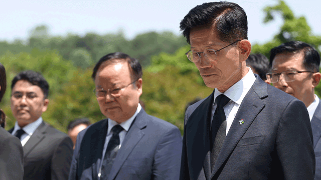 <b>김문수</b>, <b>현충원 참배</b>…“호국 영령에 감사”