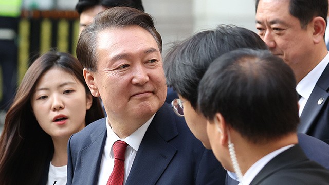 [속보] 경찰, <b>윤석열</b> 전 대통령에 19일 3차 출석 요구
