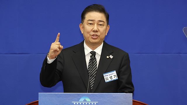 민주당 새 <b>원내대표</b>에 친명 3선 <b>김병기</b>…“상법 신속히 처리”