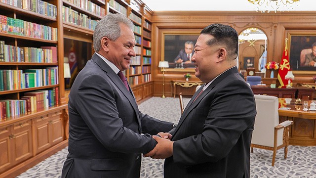 러시아 안보수장 평양 도착…<b>푸틴</b> 특별<b>지시</b> 받아 <b>김정은</b>과 <b>회담</b>