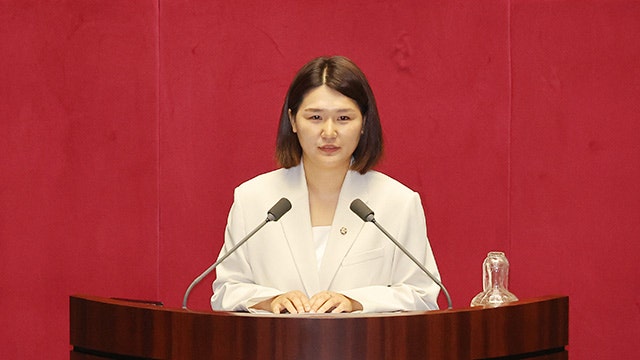 ‘비례승계’ 진보당 <b>손솔</b>, 선서 직후 “<b>이준석 징계</b>해달라”