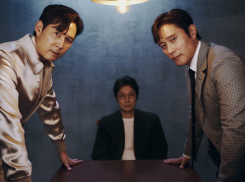 &lt;오징어게임&gt; 시즌3 공개와 함께 포즈를 취한 황동혁 감독과 이정재·이병헌 배우. (사진제공 넷플릭스)