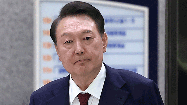 윤석열 측 “내란 특검 2차 <b>출석</b> 미뤄달라” 재차 <b>요청</b>