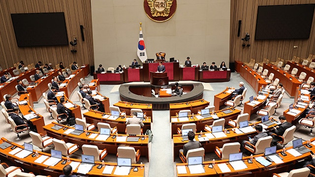민주당, <b>대통령실</b> 특수활동비 증액 <b>추진</b>…“원활한 국정운영에 필요”
