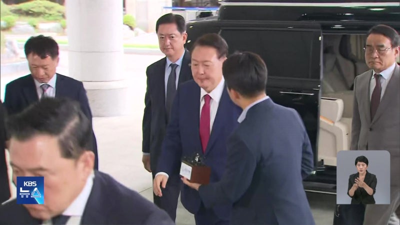 <b>내란 특검</b>, <b>윤석열</b> 전 <b>대통령</b> 두 번째 소환 조사…“체포영장 집행 저지...