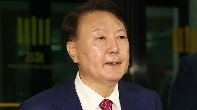 내란특검, 윤 전 대통령 <b>구속영장</b> 청구…외환은 제외