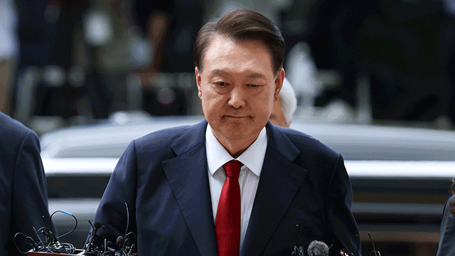 해병<b>특검</b>, 윤 전 대통령 자택 <b>압수수색</b>…“직권남용 피의자”