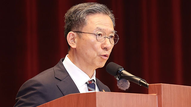 정성호 신임 법무장관, <b>직무대리 검사</b> 전수조사·원대 <b>복귀</b> 검토 지시