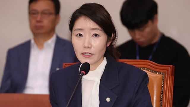<b>강선우</b> 여가부 장관 <b>후보자</b> 자진 <b>사퇴</b>…“국민께 사죄 말씀”