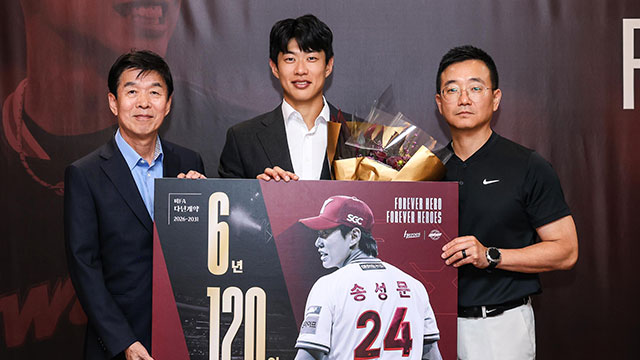 키움, <b>송성문</b>과 전액 보장 <b>120억</b> 원에 비FA <b>다년 계약</b> 체결
