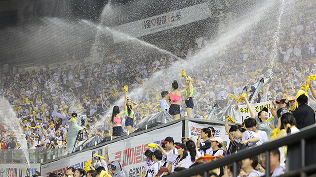 ‘역대급’ <b>프로야구</b>, 528경기 만에 <b>900만 관중</b> 돌파