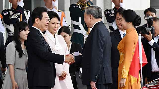 한·<b>베트남</b> 공동성명 채택…“교역 1,500억 달러 달성…<b>원전</b>·신도시 개...