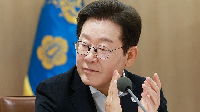 이 <b>대통령</b>, <b>진관사</b> 찾아 “정상회담 일정 잘 해내야”