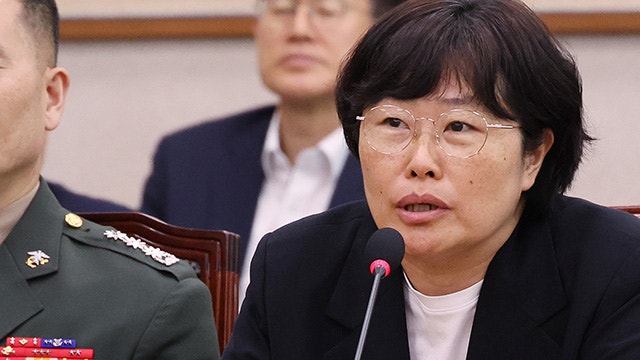 <b>유재은</b> 전 국방부 <b>법무관리관</b>, <b>해병특검</b> 출석…‘수사외압’ 의혹 조사