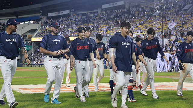 <b>프로야구</b> 롯데, 22년 만에 10연패…‘조성환 감독 대행 체제’ 두산 6연...