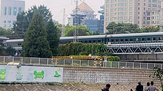 “북, <b>김정은</b> 생체정보 유출 경계…담배꽁초도 수거”