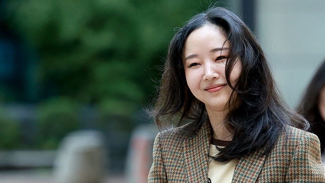 <b>민희진</b>-<b>하이브</b> 260억 <b>주식 소송</b> 다툼…“회사 막장”-“무소불위”