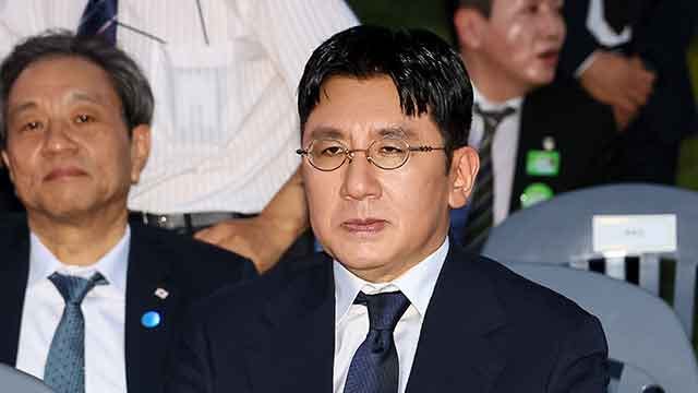경찰, 하이브 상장 관련 ‘<b>부정거래 의혹</b>’ <b>방시혁</b> 오늘 소환