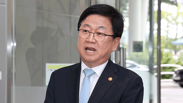 교육장관, 취임 첫 행보로 <b>고교학점제</b> 학교 방문…“개선안 논의”