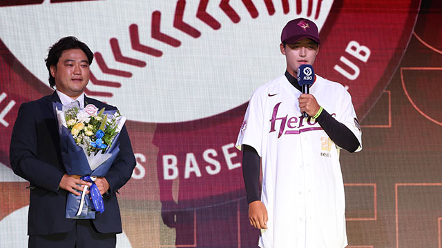 ‘<b>박석민 아들</b>’ 북일고 박준현, 2026 신인드래프트 전체 1순위로 <b>키움행</b>