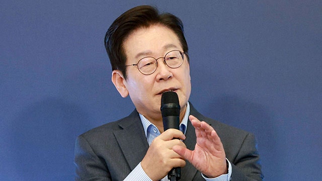 이 대통령 “통화 스와프 없이 <b>미국</b> <b>요구</b> 수용 시 <b>금융 위기</b> 직면” (로...
