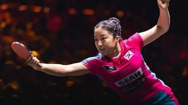 노란 수영복에 섹시한 몸매 어필하는 존예 처자