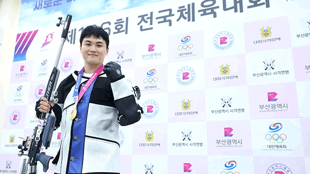 노란 수영복에 섹시한 몸매 어필하는 존예 처자