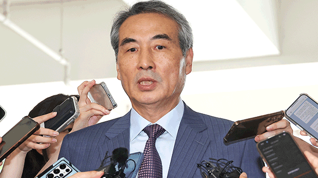 <b>민중기 특검</b> “<b>주식</b> 거래 <b>논란</b> 죄송…위법사항은 없었다”