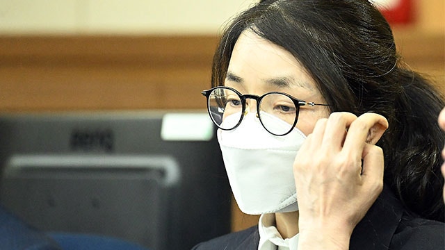 특검, <b>김건희</b> 여사 선물용 “<b>그라프 목걸이</b>·샤넬 가방 실물 확보”…“...