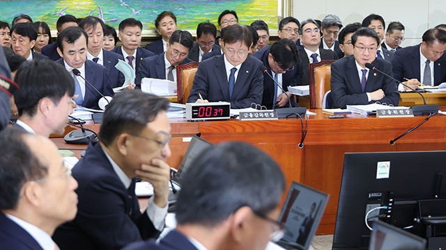 정무위 국정감사 <b>부동산</b> 공방…“10.15 대책 실패” “윤 정부 때 공급 ...