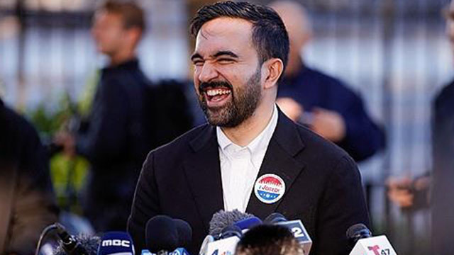 4일(현지시간) 조란 맘다니 민주당 뉴욕시장 후보가 미국 뉴욕 브루클린에서 선거에 참여하고 있다.