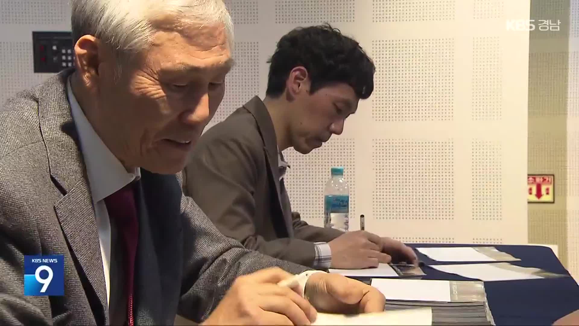 ‘반상의 전설’ <b>조훈현</b>·<b>이창호</b>, 사천서 진검<b>승부</b>