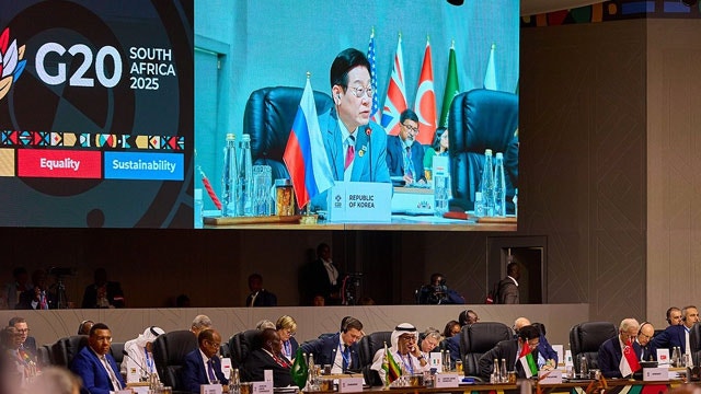 이 대통령, G20 마지막 세션 참석 ‘<b>AI</b> 시대’ 협력 구상 발표…오후 튀...