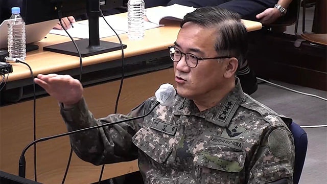 ‘<b>체포조 의혹</b>’ <b>여인형</b> “체포·검거는 입에 밴 말…이런 말 왜 썼지”
