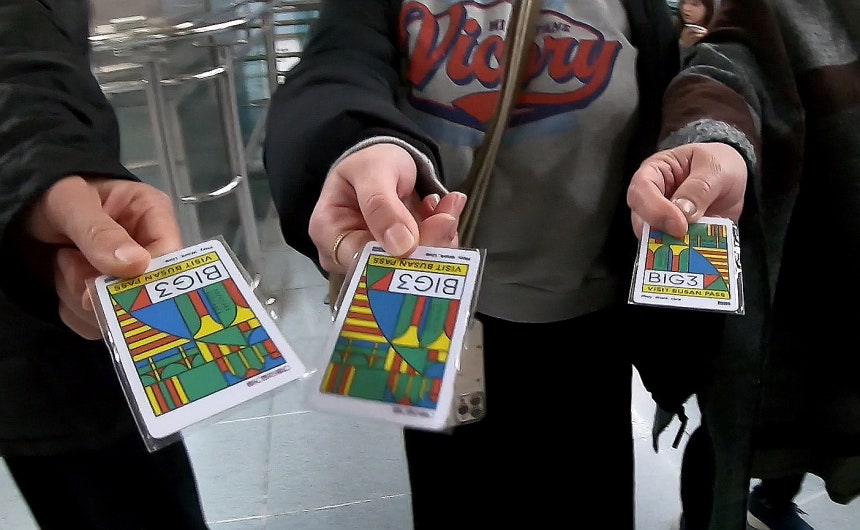 ‘비짓부산패스’ 카드 한 장으로 부산의 대중교통과 유명 관광지를 함께 살펴볼 수 있는 외국인 관광객 전용 패스이다.