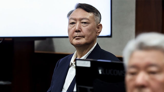 尹 “<b>비상계엄</b>, 헌법 수호 책무의 이행”…옥중 메시지 발표