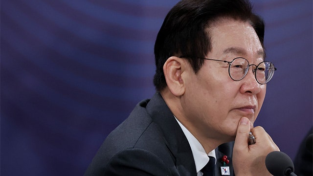 이 대통령, <b>국방</b>과학<b>연구</b>원 방문 “<b>국방</b>비 증액으로 방위산업 강화”