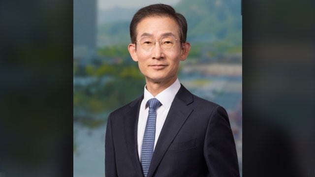 이 대통령, <b>감사원장</b> 후보에 <b>김호철</b> 변호사 지명