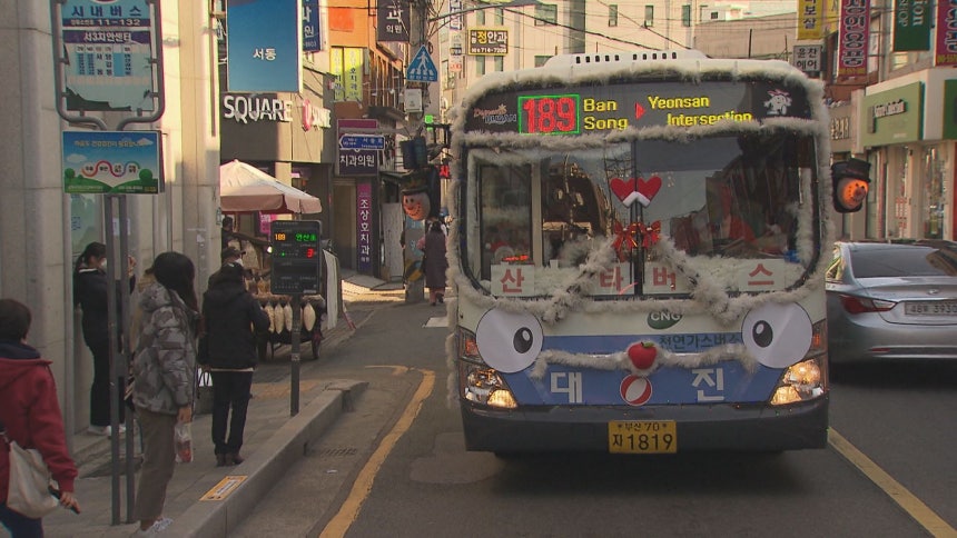 부산 시내를 누비는‘산타 버스’
