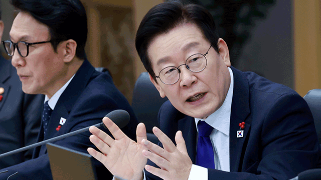 ‘<b>사회적 기업</b>’ 지원 언급 이 대통령…“내가 종북이면 박근혜는 고정...