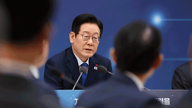 이 <b>대통령</b> “<b>혐오 현수막</b>, 온 사회 수치스럽게 해…권리 남용”