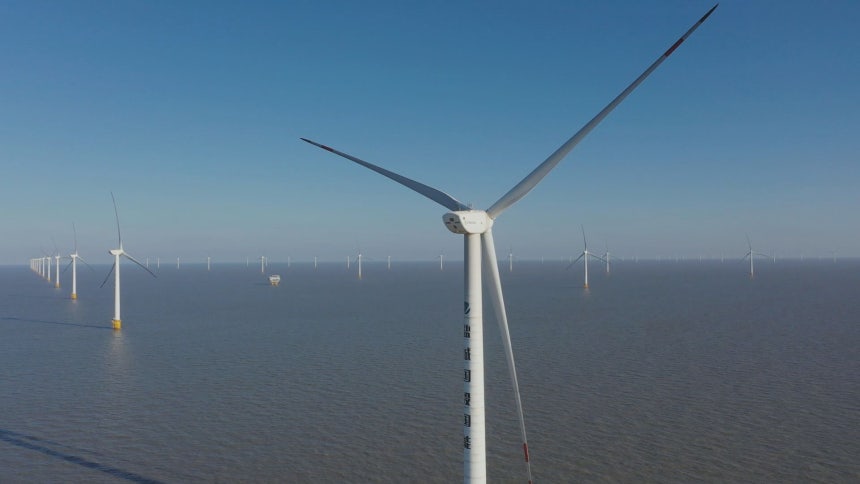 중국 장쑤성 옌청시 바다에 설치된 해상풍력발전단지.옌청시에만 전 세계 해상풍력의 7%가 설치되어 있다.