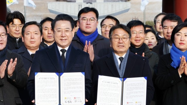 강기정·김영록,행정 통합 공동 선언문 발표 (사진 출처 : 연합뉴스)