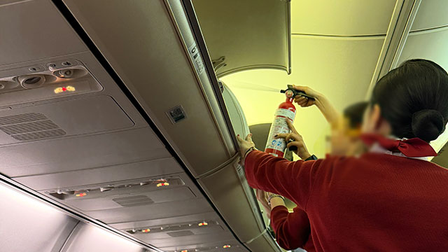 김포공항 이스타항공, 이륙 직전 수하물 선반에서 연기 발생! ㄷㄷ