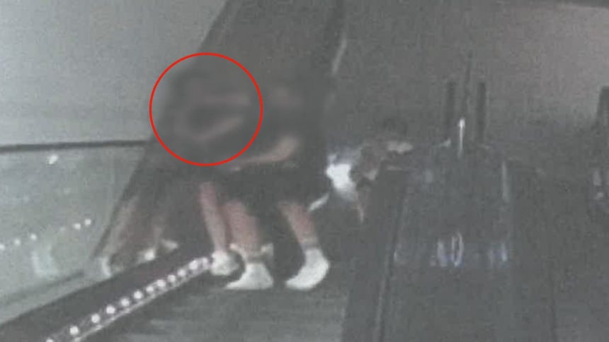 지난해 7월 양산시에서 에스컬레이터 손잡이와 건축 구조물 사이 얼굴이 낀 12살 초등학생 모습