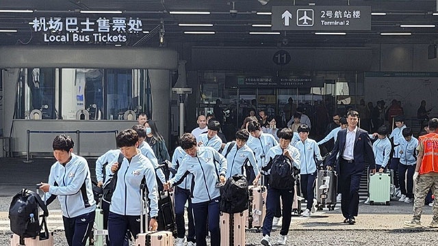 [속보] 북한 ‘내고향여자축구단’ 인천공항 통해 방남…오는 20일 남북대결