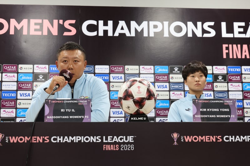 ‘여권 제시’ 북 여자<b>축구</b>단…대 이은 남북 스포츠 교류