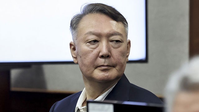 <b>윤석열</b>, ‘계엄 정당화’ 첫 <b>피의자 조사</b>…6시간 반 만에 종료